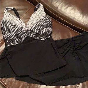 Profile tankini. 12 bottoms. 38D